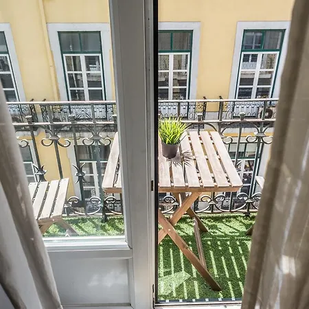 Happy Reception Boutique Chiado Lisbona